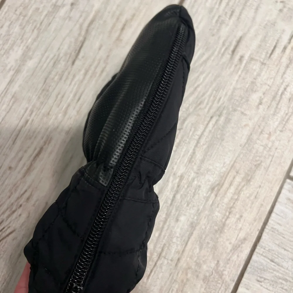 Auclair Black Quilted Mittens